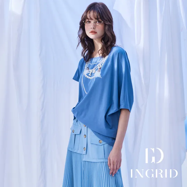 【IGD 英格麗】實體同步款-IGD珍珠鍊不對稱造型袖上衣-藍色