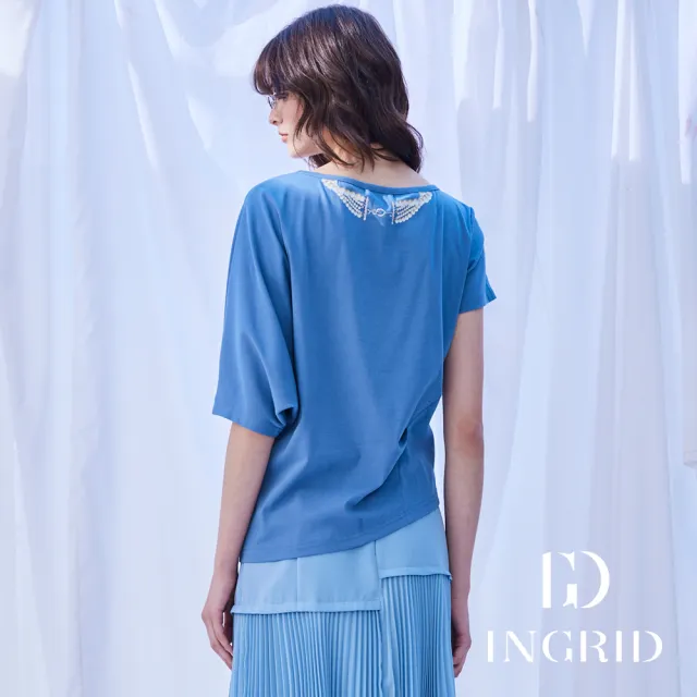 【IGD 英格麗】實體同步款-IGD珍珠鍊不對稱造型袖上衣-藍色