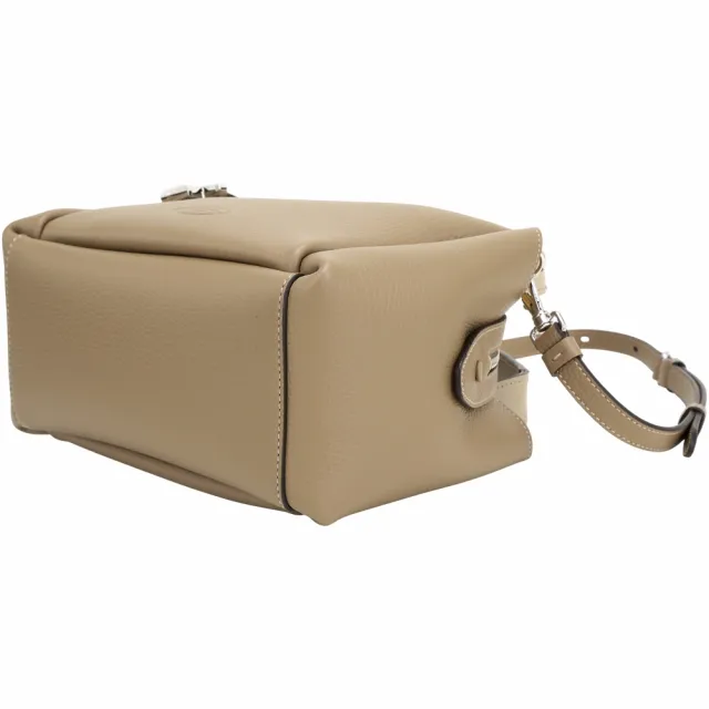 【TOD’S】TODS Api Baulette 迷你 T字吊飾荔紋牛皮手提 斜背波士頓包-奶茶色(義大利手工皮革)