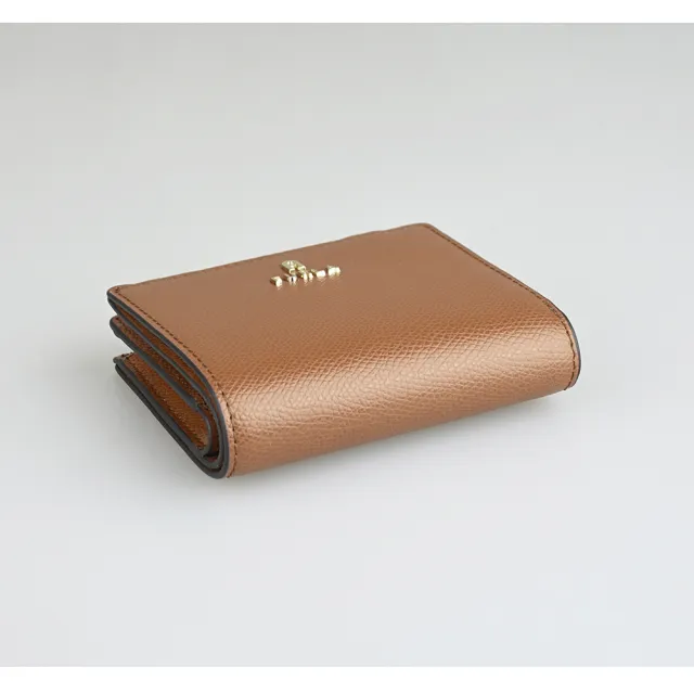 【FURLA 芙拉】FURLA Camelia雷雕鍍金字LOGO小牛皮4卡按釦式零錢短夾(白蘭地棕)