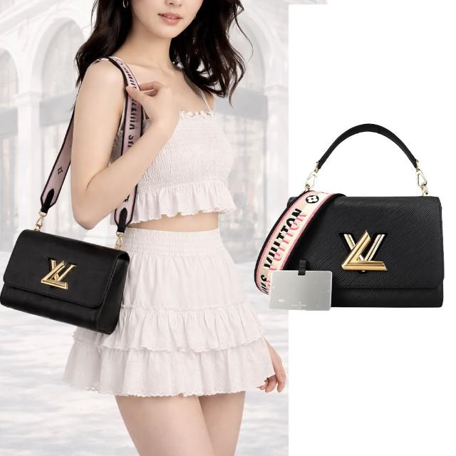 LV LOUIS VUITTON路易威登 M57505 TWIST MM 系列經典 LOGO 牛皮刺繡背帶肩/斜背包 這款LV LOUIS VUITTON M57505 TWIST MM系列背帶肩/斜揹包,以經典LOGO與牛皮刺繡設計展現品牌高階時尚風格。輕便實用的設計適合日常出勤與休閒場合,可背於肩上或斜背,提供多樣化搭配選擇。內裡空間充足,擁有多個口袋與隔層,方便收納隨身物品。優雅的外觀與高品質材質,展現LV不敗的時尚魅力。