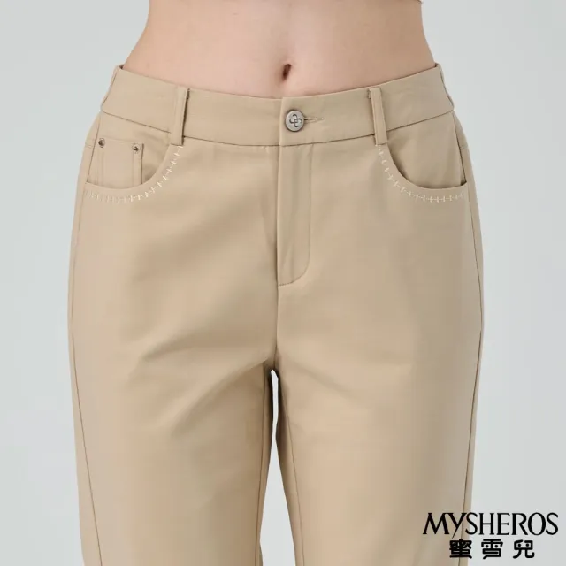 【MYSHEROS 蜜雪兒】棉質造型長褲 前釦拉鍊後鬆緊 鉚釘刺繡口袋(卡其)