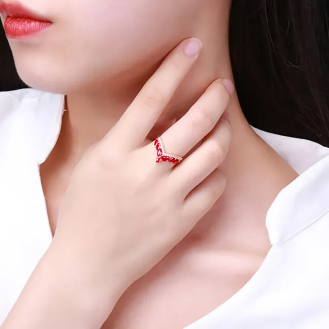 海斯珠寶 1克拉天然紅寶石 18K玫瑰金鑽石戒指 皇冠V形設計 馬眼形切割 修飾手型 奢華浪漫