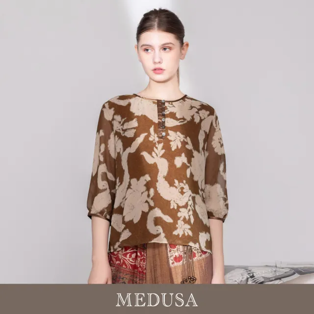 【MEDUSA 曼度莎】現貨-駝棕色復古印花緞面滾邊上衣（M-2L）｜復古穿搭 氣質上衣 長版上衣