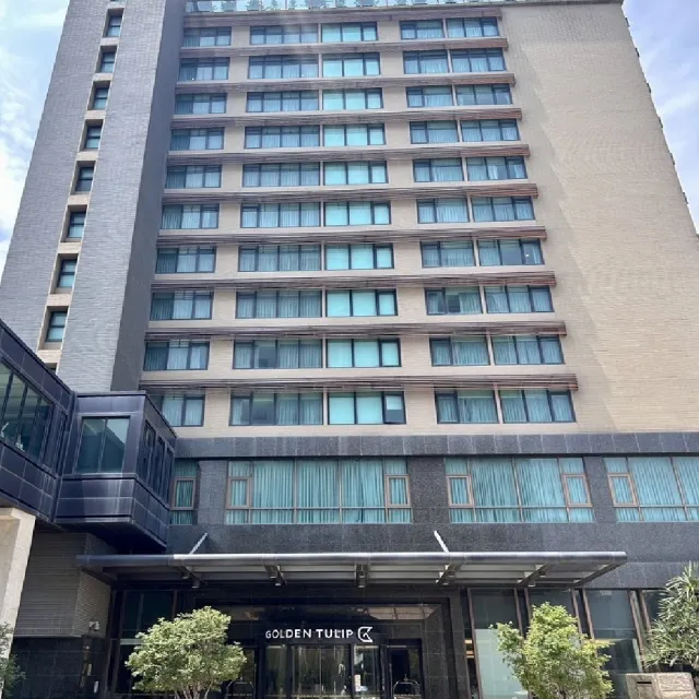 台中仲信金鬱金香｜多個指定週六不加價!限時升等四人房！景緻客房純住宿2大贈1小