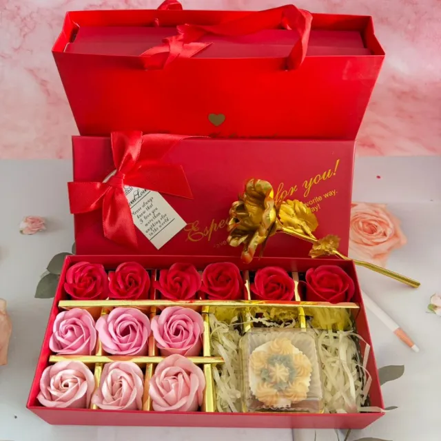 【A-ONE 匯旺】台灣生產 花朵精油皂1入禮盒(附手提袋+紅香皂花12朵+金箔玫瑰花) 金箔玫瑰香皂花禮盒