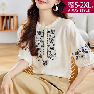【Amay Style 艾美時尚】夏新品 中大尺碼女裝 復古民族風刺繡圓領寬鬆五分袖上衣。S-2XL(米.預購)