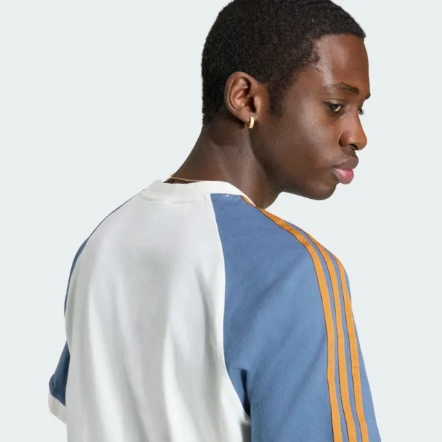 【adidas 愛迪達】Cali Tee 男 T恤 運動上衣 休閒短袖 白 藍袖 亞版 純棉(KX1261)