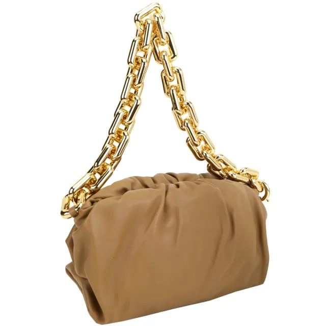 【BOTTEGA VENETA 寶緹嘉】BV Chain Pouch 小牛皮手拿 肩背雲朵包-駝色