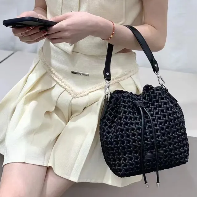 【EMMA SUE】雙11 束口包 通勤包 多隔層 質感禮物 韓系 側背包 包包 水桶包 腋下包 編織包 小香 