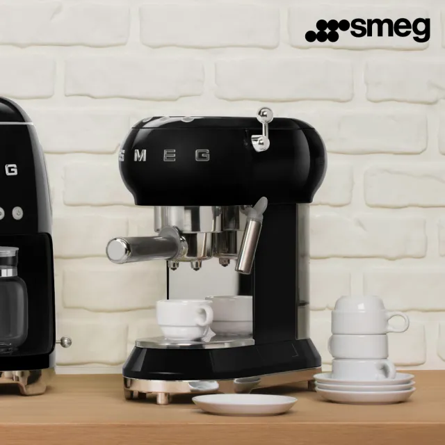【SMEG】義大利半自動義式咖啡機-耀岩黑(ECF01BLUS)+贈定量磨豆機-耀岩黑
