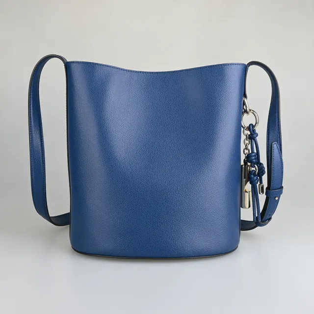 【FURLA 芙拉】FURLA Roxie金字LOGO小牛皮磁釦式斜背/肩背水桶包(小/靛藍)