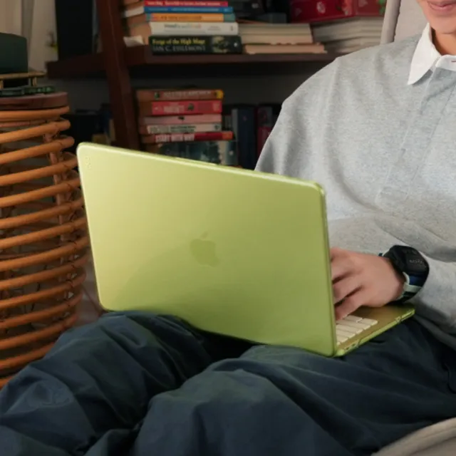 UNIQ Macbook Neo 2026 Vero 超薄高透亮電腦保護殼/Mac保護殼 含鍵盤保護膜/鏡頭隱私膜