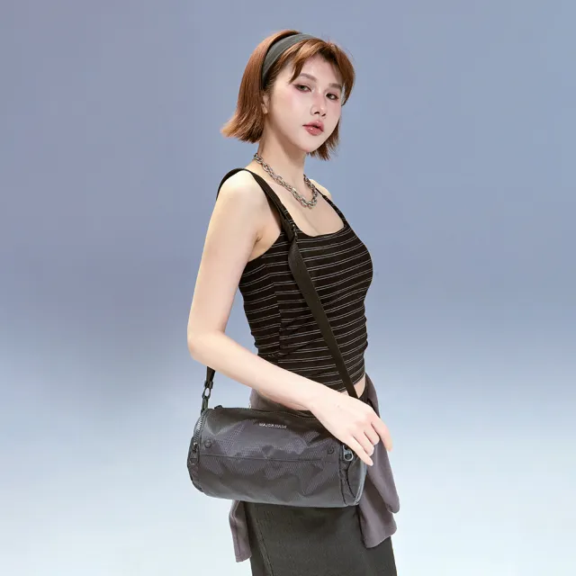 【MAJOR MADE】極簡多口袋圓筒側背包(斜背包/側背包/肩背包)