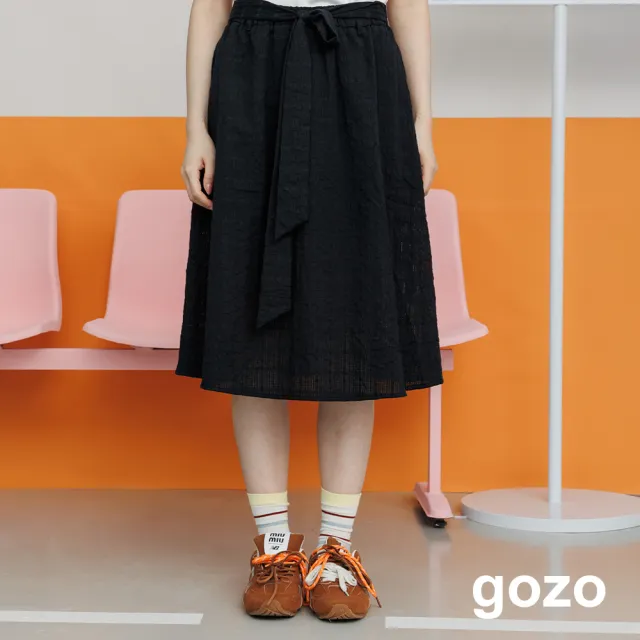 【gozo】鏤空立體格紋腰部綁帶中長裙(黑色)