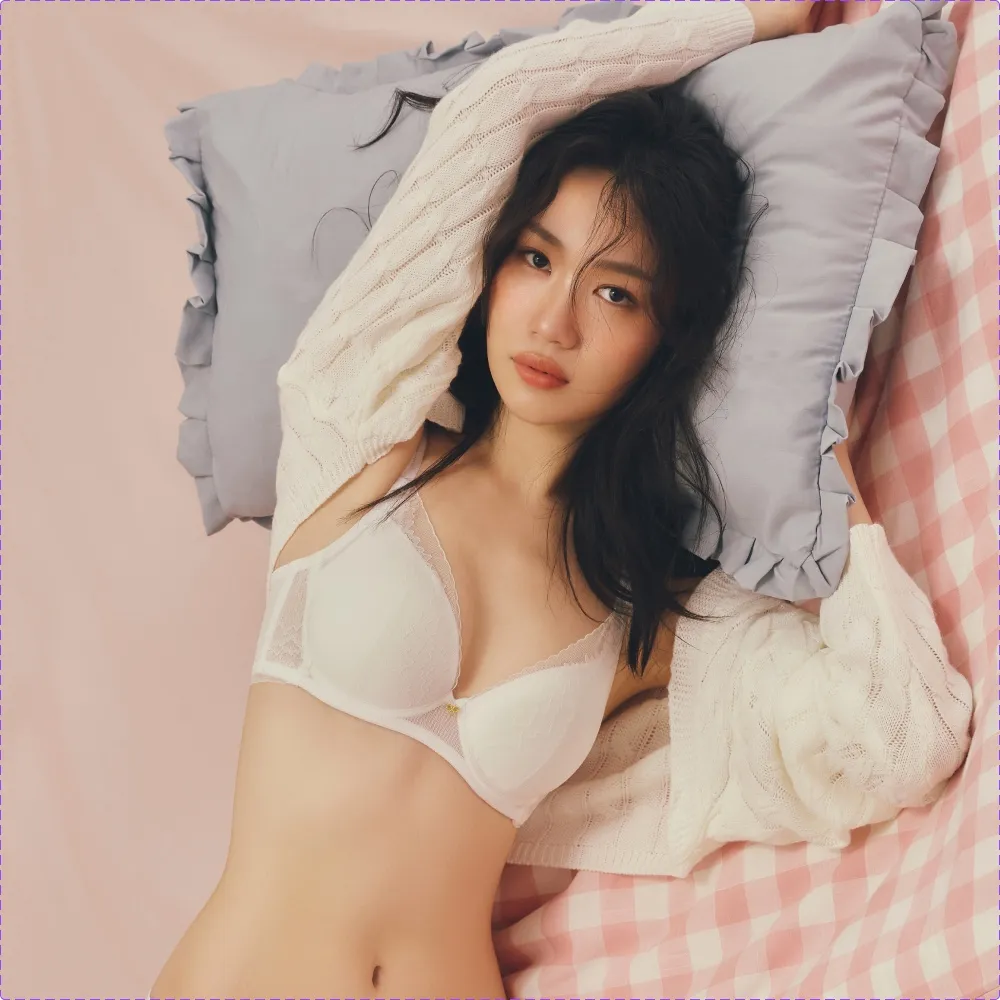 【Ladies 蕾黛絲】怦然心動蘋果肌靠過來B-E罩杯內衣(純慾白)