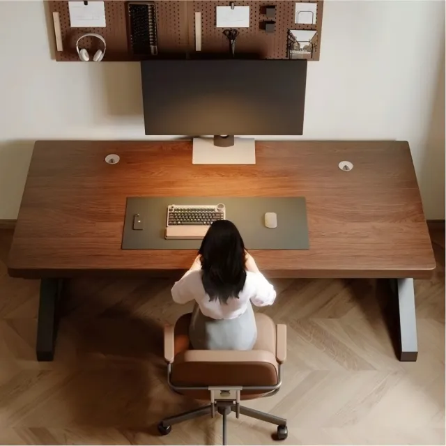 工業風實木芯電腦桌（140×60cm K 型雙橫樑遊戲桌 防刮免漆書桌）