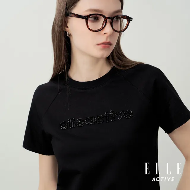 【ELLE ACTIVE】女款 落肩剪裁小珠珠字母Logo圓領短袖T恤-黑色(EA26S2W1607-99)
