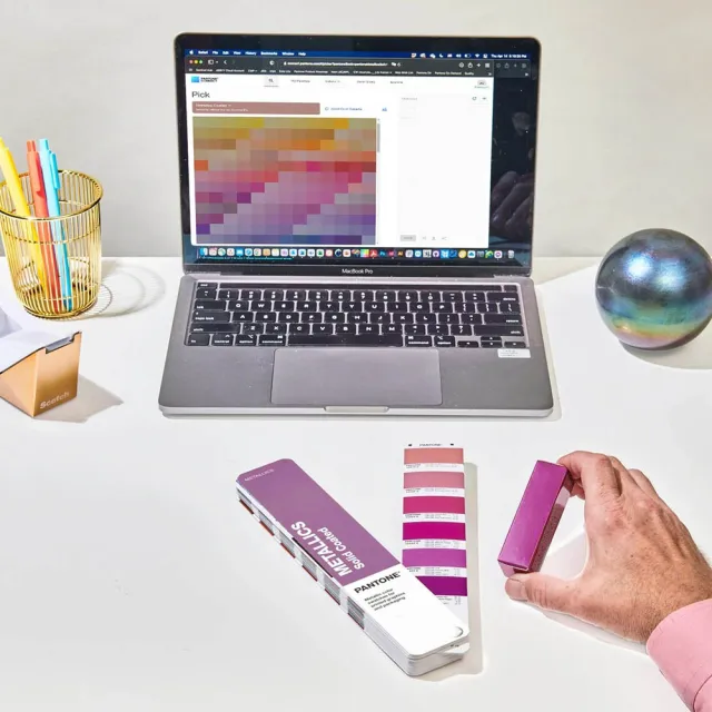 【PANTONE】金屬色指南 METALLICS GUIDE (GG1507C)