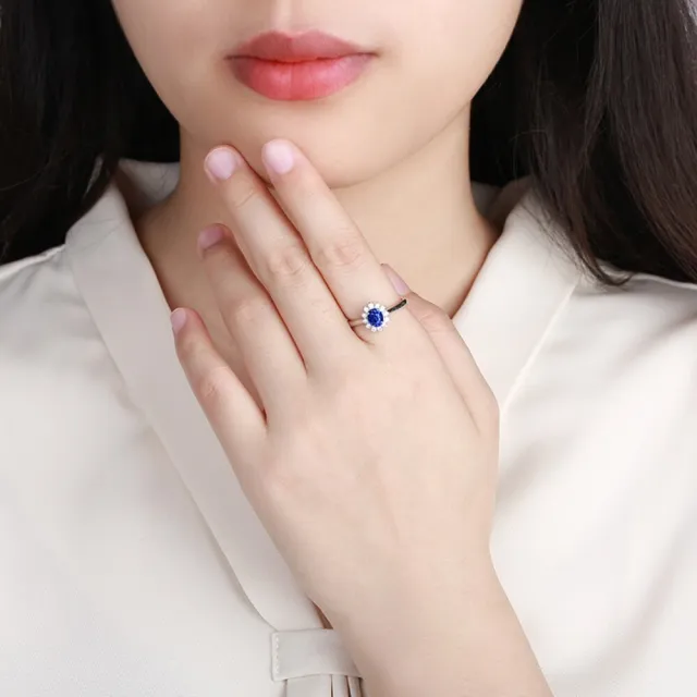 海斯珠寶 1.1克拉天然皇家藍寶石戒指 18K白金 黛妃款 圍鑲鑽石太陽花設計 橢圓形切割 璀璨耀眼
