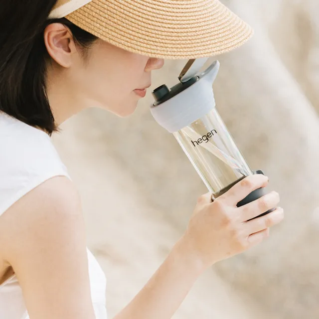 【hegen】總代理｜Lifestyle_PPSU 隨行輕量水瓶 450ml-附矽膠提把和防滑套(巴黎灰/柔褐楓)
