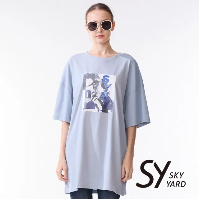 【SKY YARD】網路限定款-拉克蘭印花長版T恤短袖上衣-藍色