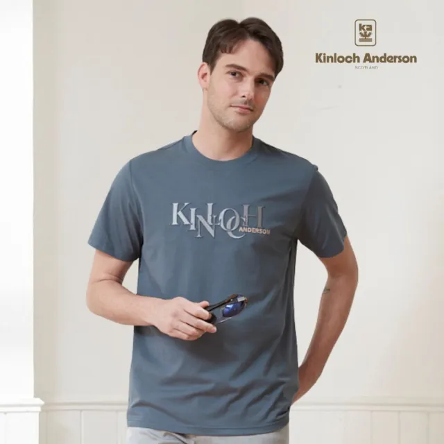 【Kinloch Anderson】金安德森男裝 素面字母刺繡圓領短袖T恤(男/品牌LOGO/日常經典/休閒百搭/深灰藍色)