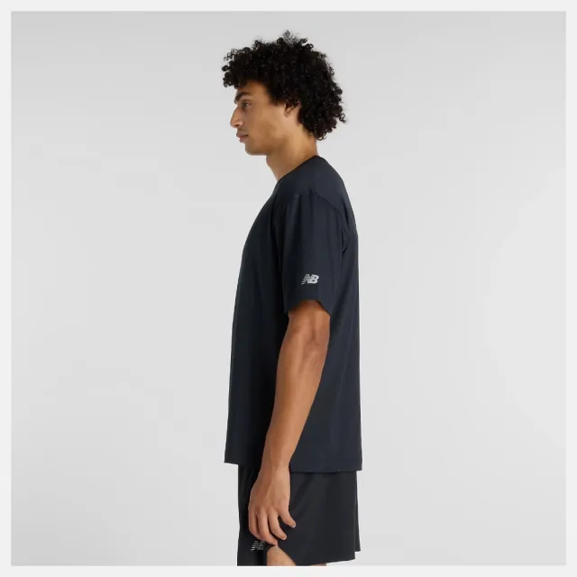 【NEW BALANCE】NB 短袖上衣 男 美規 速乾 黑 MT61Y3U6BK