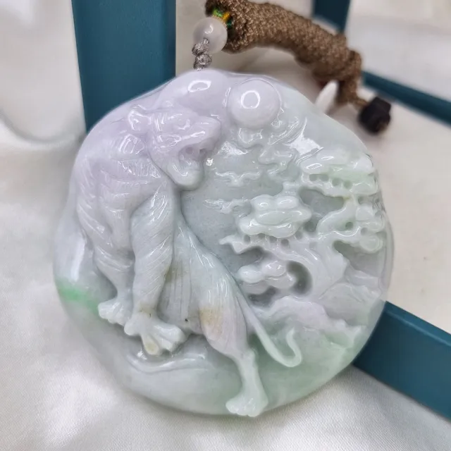 【鵝娘翡翠】天然A貨翡翠 緬甸玉 紫綠上山虎 霸氣老虎牌件 A4683228(翡翠上山虎牌件)