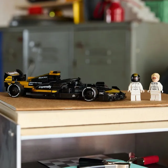 【LEGO 樂高】極速賽車系列 77252 《F1 電影》APXGP 車隊賽車(賽車模型 居家擺設 積木 玩具)