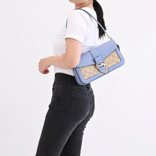 【COACH】專櫃款 金屬馬車LOGO拼接雙背帶手拿肩斜兩用酒神包(卡其藍)