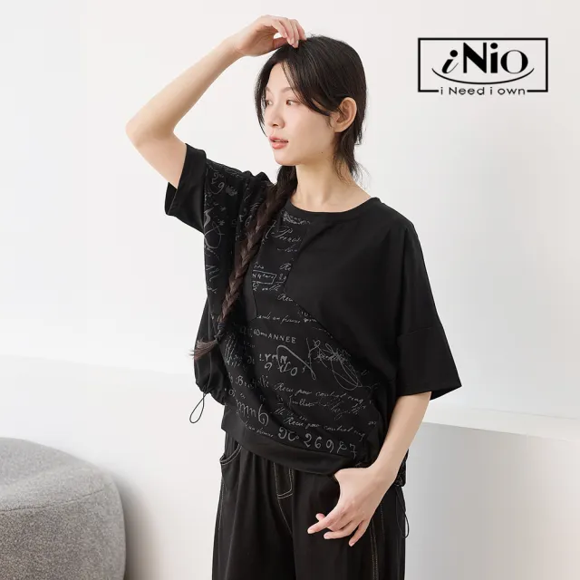 【iNio 衣著美學】個性圖騰拼接側抽繩短袖上衣 不規則拼接設計 抽繩圓領棉T  CHW1078