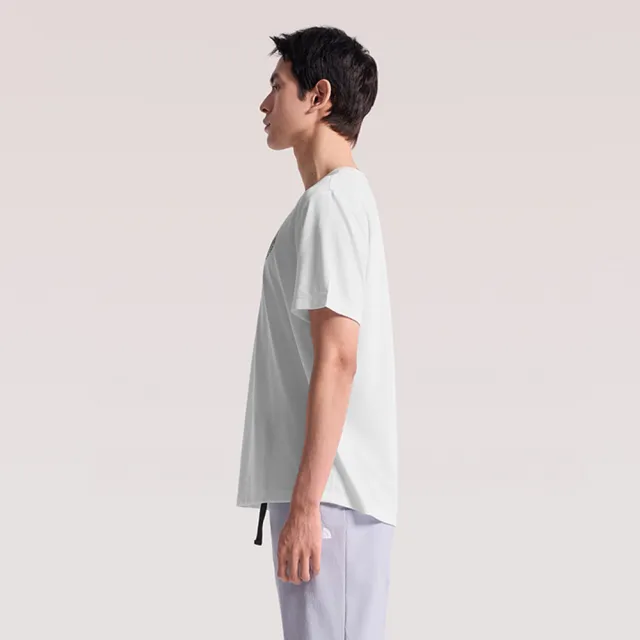 【The North Face】北面男款白色FLASHDRY速乾簡約印花短袖T恤｜8GZVFN4 排汗衫