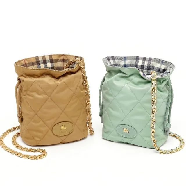 【BURBERRY 巴寶莉】Horseshoe 尼龍菱格絎縫鍊帶抽繩斜背包 水桶包(多色可選)