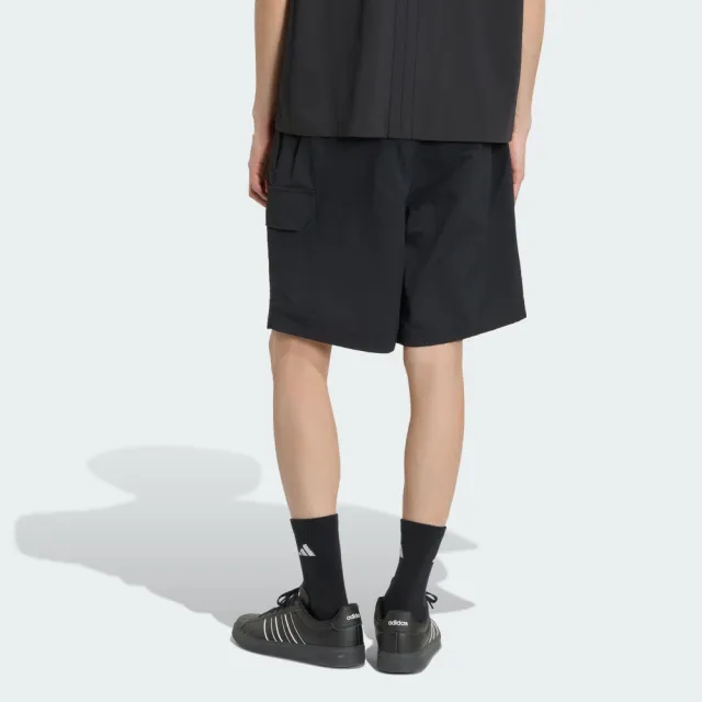 【adidas 愛迪達】MUSTHAVES 工裝風運動短褲 男 KW3375