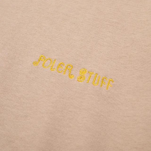 【POLER STUFF】日本限定 PRM TOURIST TRAP EMB TEE 刺繡短袖T恤 卡其