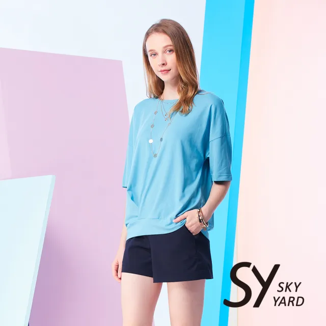 【SKY YARD】網路限定款-簡約素面落肩圓領下擺壓褶上衣-藍色