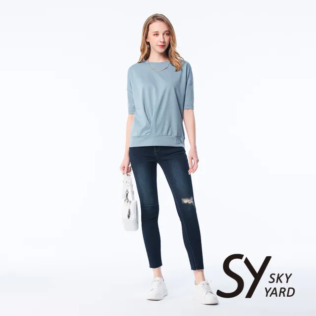 【SKY YARD】網路限定款-彈性素面落肩圓領下擺壓褶上衣-藍色