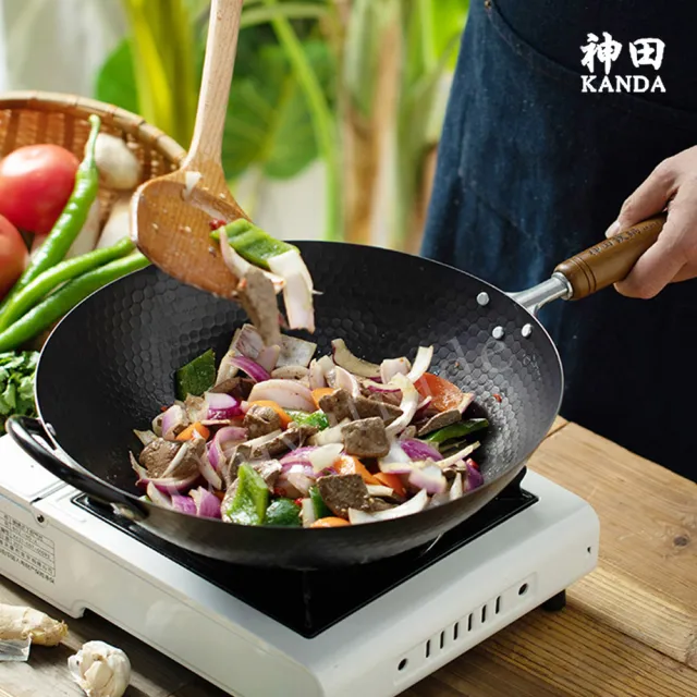 【神田】KANDA 日本製 窒化鐵 槌目紋 無塗層鐵炒鍋 鐵鍋 IH爐可用鍋 33cm(贈原木鍋蓋+木鏟)