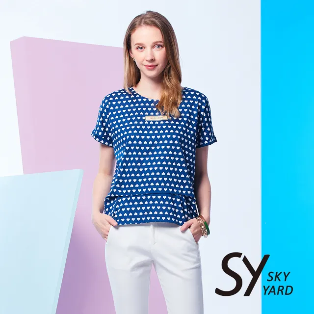 【SKY YARD】網路限定款-雙層下擺剪裁滿版愛心印圖上衣-深藍色