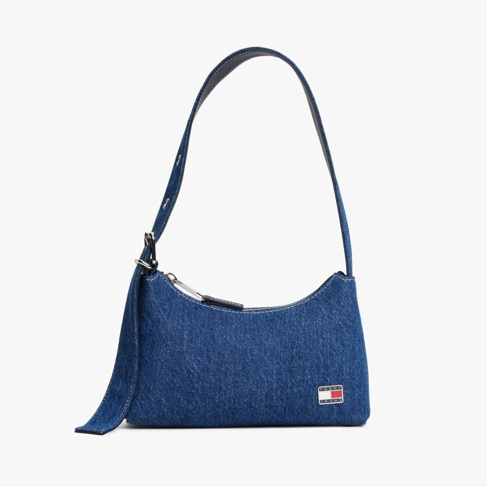 【TOMMY HILFIGER】官方旗艦館標誌飾牌牛仔布單肩包_藍色