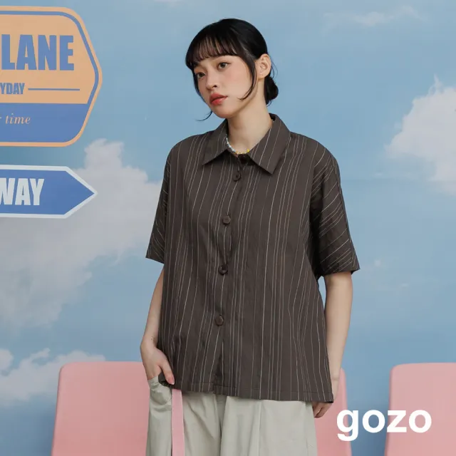 【gozo】MOMO獨家款★限量開賣 直條紋造型鈕扣連袖寬鬆襯衫(米黃/深咖)