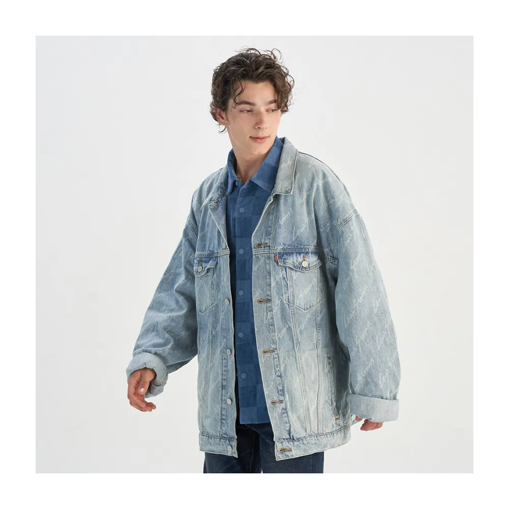 【LEVIS】男款 TYPE3牛仔外套 滿版LOGO 熱賣單品 0016Y-0000