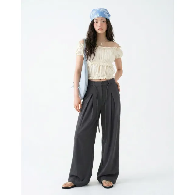 【CACO】荷葉邊平口女孩感上衣(L2CO109)