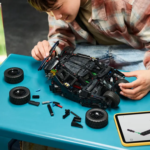 【LEGO 樂高】科技系列 42239 Batmobile Tumbler(蝙蝠俠 汽車模型 禮物 玩具)