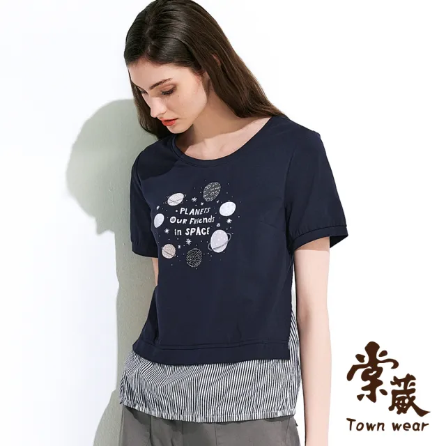 【TOWN’WEAR 棠葳】條紋拼接星球印圖上衣(中大尺碼/女上衣/女上著/短袖/文字/字母/棉質/條紋)