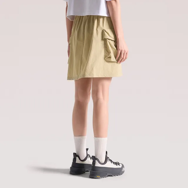 【The North Face】北面女款卡其色WINDWALL防風附腰帶短裙|8C10LK5