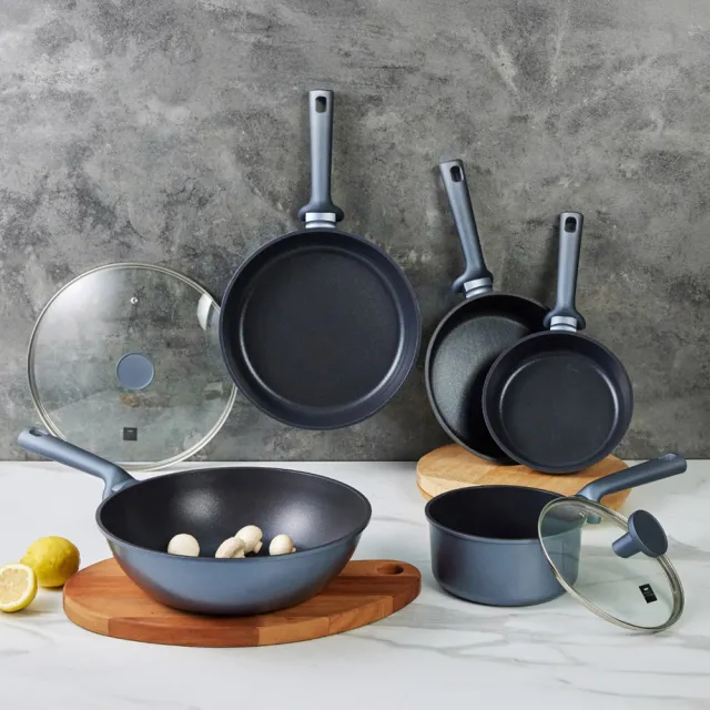 【CorelleBrands 康寧餐具】WORLD KITCHEN 藍寶石鑄造不沾深炒鍋30cm-含蓋