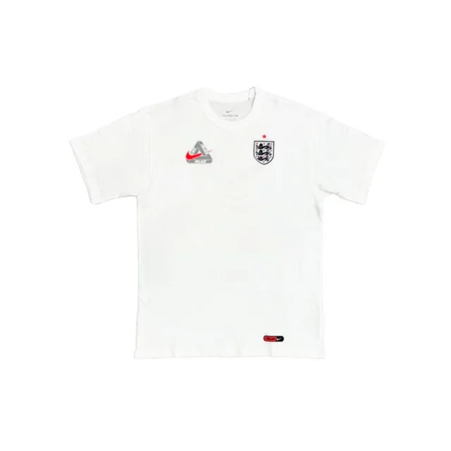 【NIKE 耐吉】Palace x Nike x England Premium Tee 英格蘭隊 聯名 短T 白/灰 IM6598