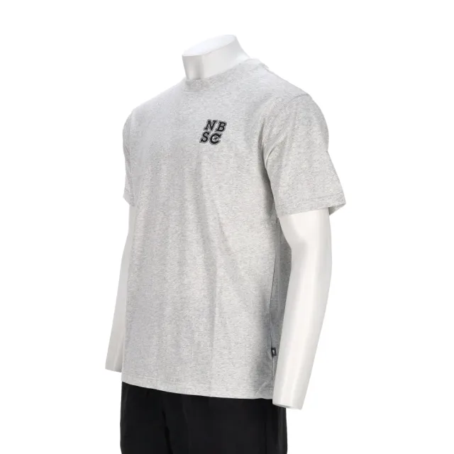 【NEW BALANCE】NBboy 男款 灰色 籃球隊 插畫 印花 T恤 短袖 MT61A9TEAHH